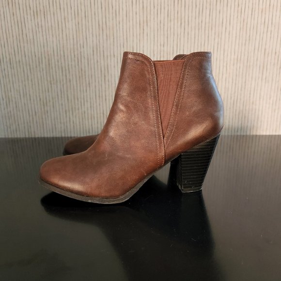 BAMBOO Size 9 Brown Faux leather Booties - Picture 2 of 2